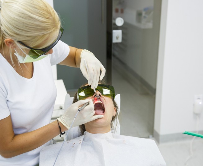 Οδοντιατρικά LASER: Νέες Δυνατότητες στη Σύγχρονη Οδοντιατρική